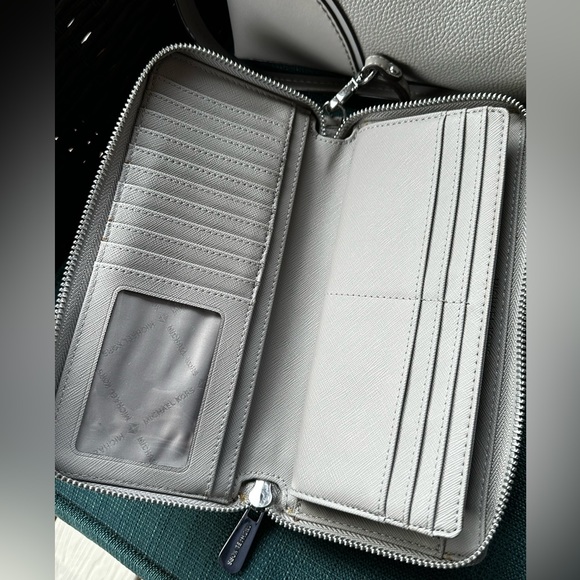 Michael Kors Jet Set Travel Continental Wristlet in Ash Grey - Picture 8 of 10